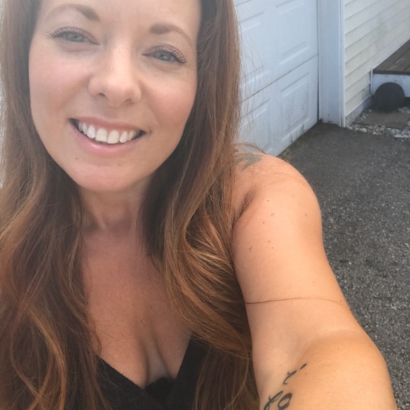 Meet your Posher, Erica - Picture 2 of 4